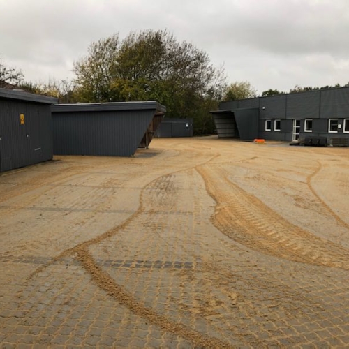 Belægning af parkeringsplads og indkørsel i Silkeborg