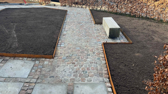 Belægning af terrasse og stier i Viborg