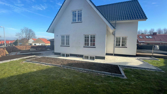 Belægning af terrasse og gangsti i Randers