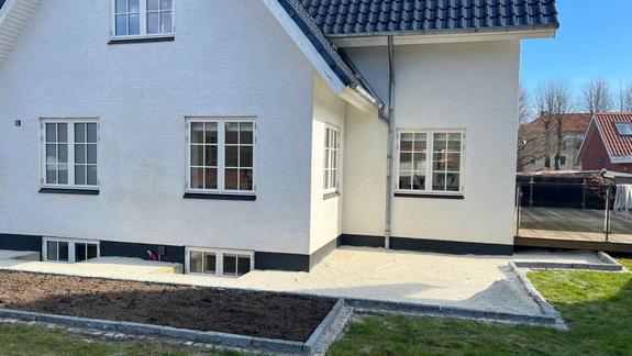 Belægning af lille terrasse i Randers