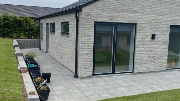 Haveanlæg ved nyopført hus i Herning