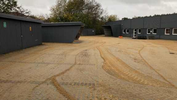 Belægning af parkeringsplads og indkørsel i Silkeborg